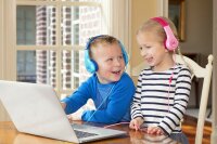 Motorola Lifestyle Squads 200 - Kabelgebunder Kinderkopfhörer - Begrenzter Lautstärk mit 85 dB, Flexibel und langlebig, Gehörschutz und Musik-Sharing-Funktion, Anti-Allergie-Kissen (BPA-frei) - Blau